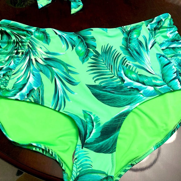 NWT Coastal Waves Bikini - Picture 3 of 6